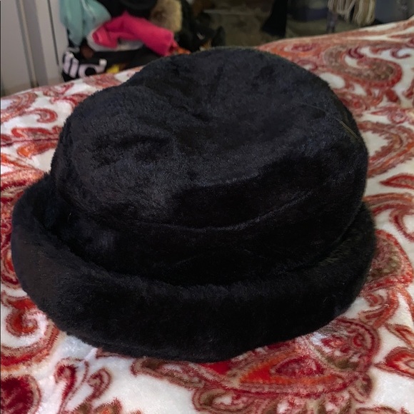 Black bucket hat